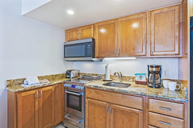 Listing Image for 4365 Lower Honoapiilani Rd 817 21 of 41