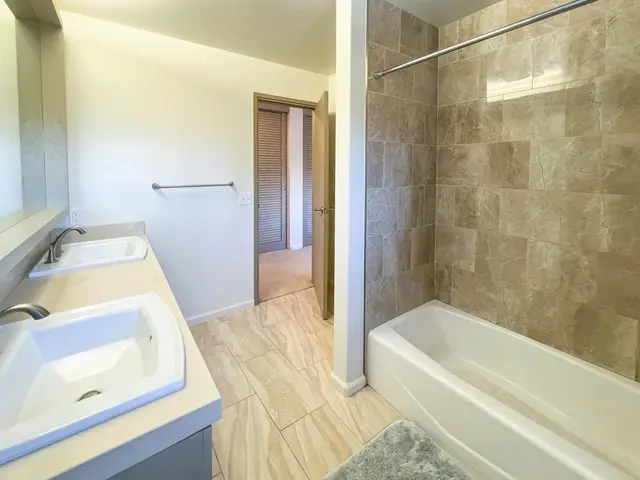 Listing Image for 9 Kili Nahe St 33 of 46