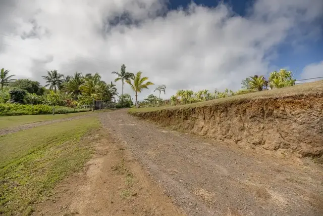 Listing Image for 320 Hanauana Rd 18 of 33