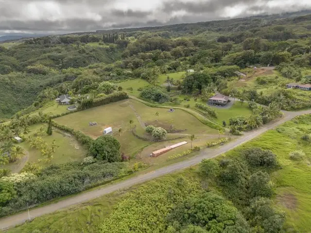 Listing Image for 320 Hanauana Rd 21 of 33