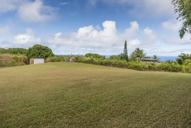 Listing Image for 320 Hanauana Rd 28 of 33