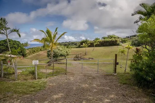 Listing Image for 320 Hanauana Rd 6 of 33