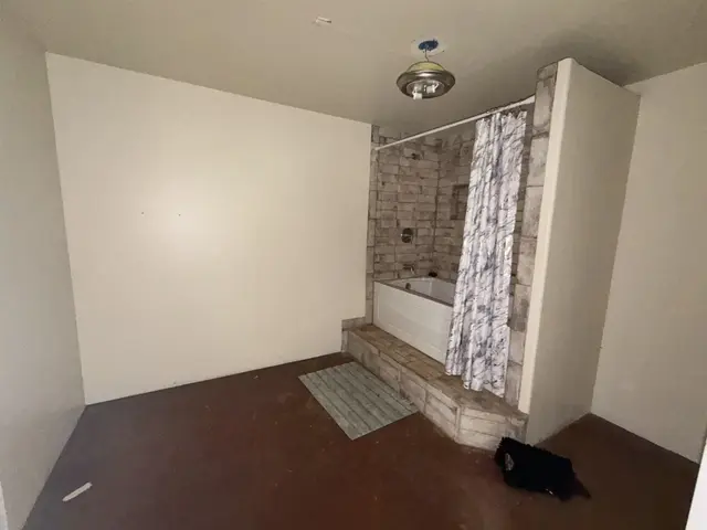 Listing Image for 140 Kahala Pl 11 of 34