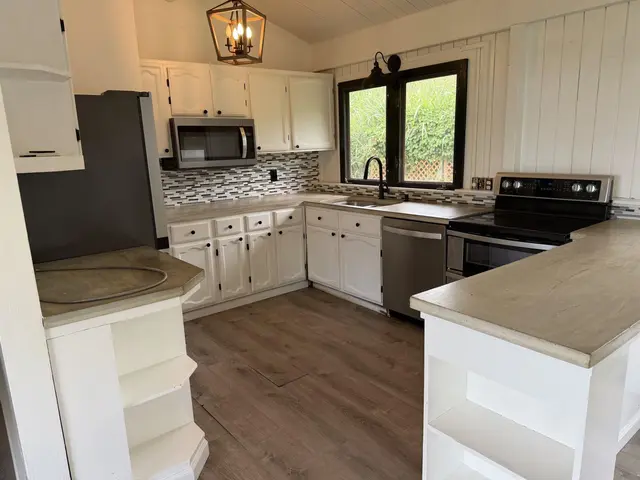Listing Image for 140 Kahala Pl 25 of 34