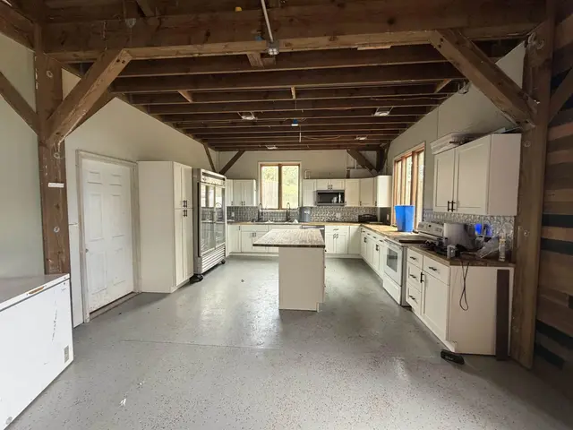 Listing Image for 140 Kahala Pl 5 of 34
