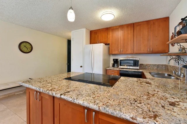 Listing Image for 20 Hauoli St 305 11 of 29