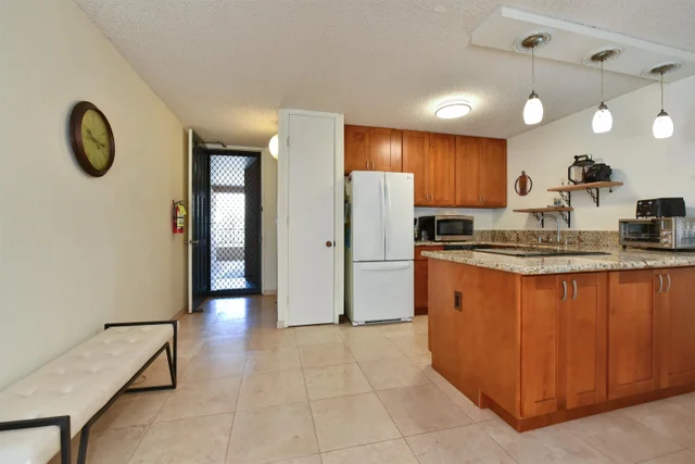 Listing Image for 20 Hauoli St 305 21 of 29