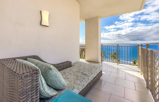 Listing Image for 200 Nohea Kai Dr 3-up 48-52 18 of 22