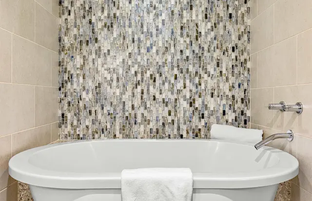 Listing Image for 200 Nohea Kai Dr 3-up 48-52 7 of 22