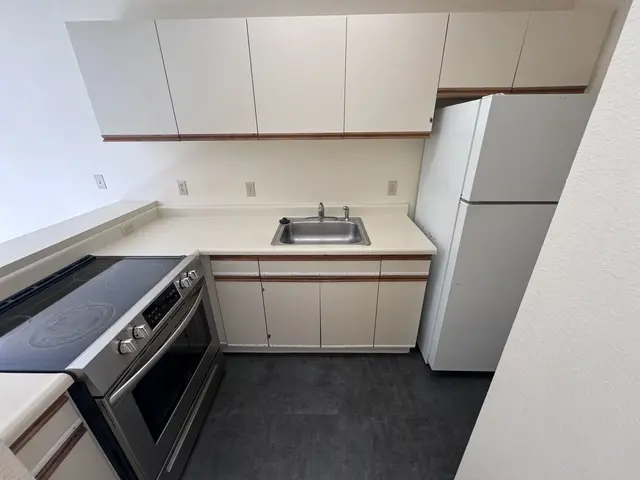Listing Image for 160 Keonekai Rd 14-102 2 of 5