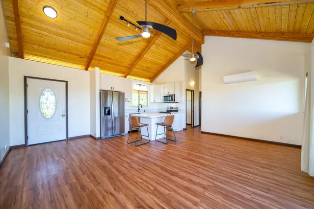 Listing Image for 185 Auhana Rd Unit A 8 of 28
