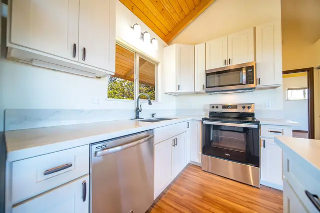 Listing Image for 185 Auhana Rd Unit A 9 of 28