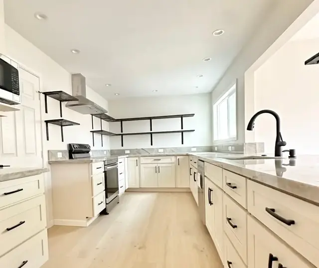 Listing Image for 208 Mehani Cir 2 of 20