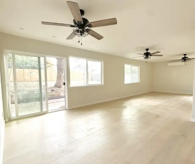 Listing Image for 208 Mehani Cir 8 of 20