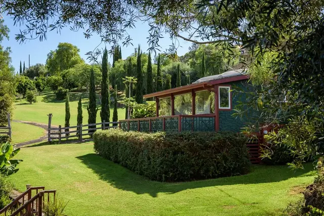 Listing Image for 53 Maukanani St 1 of 40