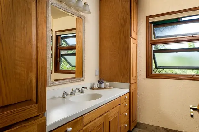 Listing Image for 53 Maukanani St 12 of 40