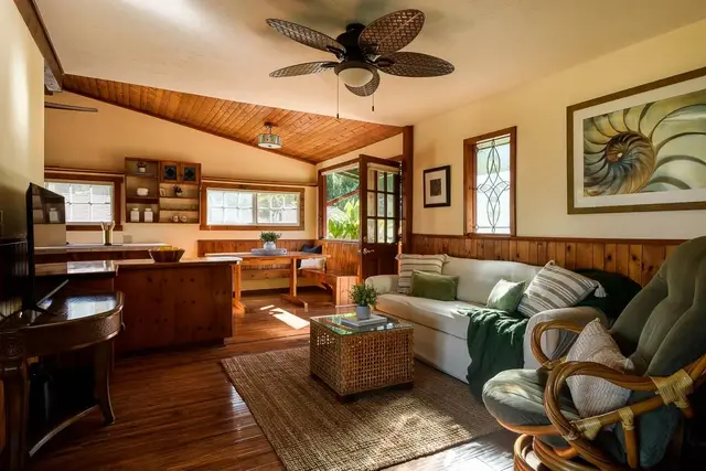 Listing Image for 53 Maukanani St 14 of 40
