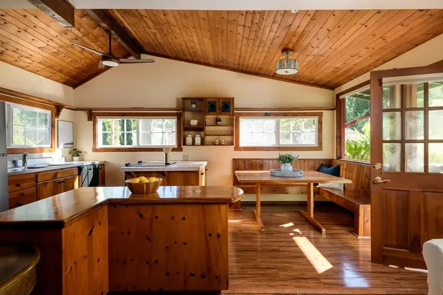 Listing Image for 53 Maukanani St 15 of 40