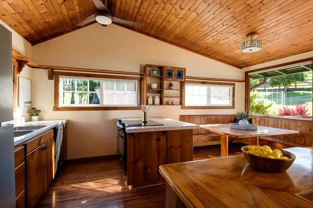Listing Image for 53 Maukanani St 17 of 40