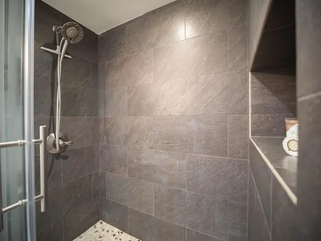 Listing Image for 100 Hauoli St 407 17 of 40