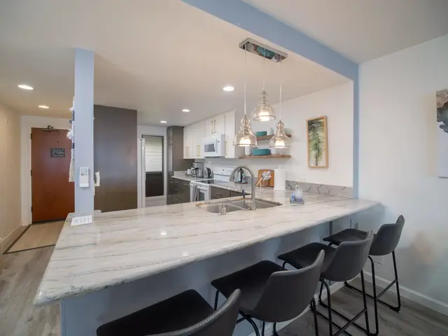Listing Image for 100 Hauoli St 407 7 of 40