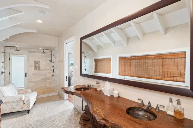 Listing Image for 210 Hauoli St 18 of 25