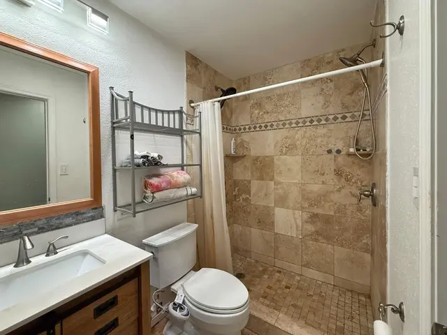 Listing Image for 15 Kulanihakoi St 1b 13 of 19