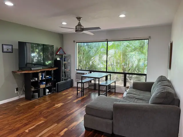 Listing Image for 15 Kulanihakoi St 1b 5 of 19