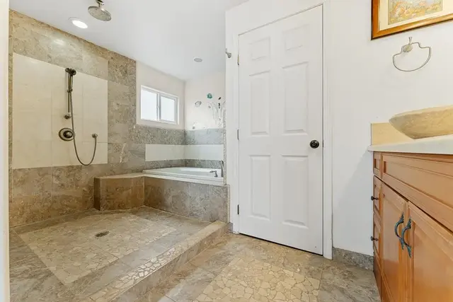 Listing Image for 405 Kaiolohia St 16 of 28