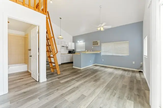 Listing Image for 405 Kaiolohia St 24 of 28