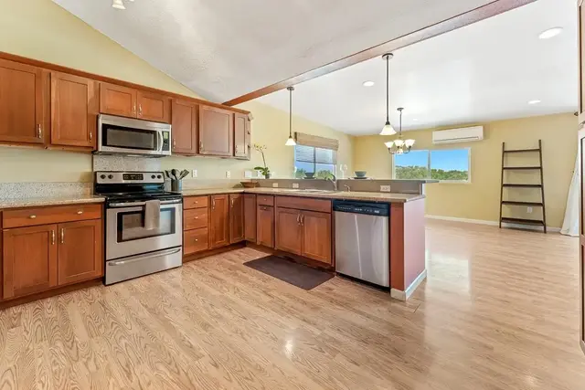 Listing Image for 405 Kaiolohia St 3 of 28