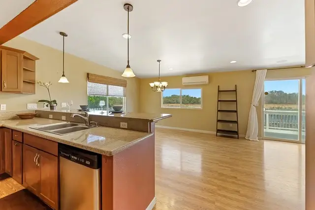 Listing Image for 405 Kaiolohia St 5 of 28