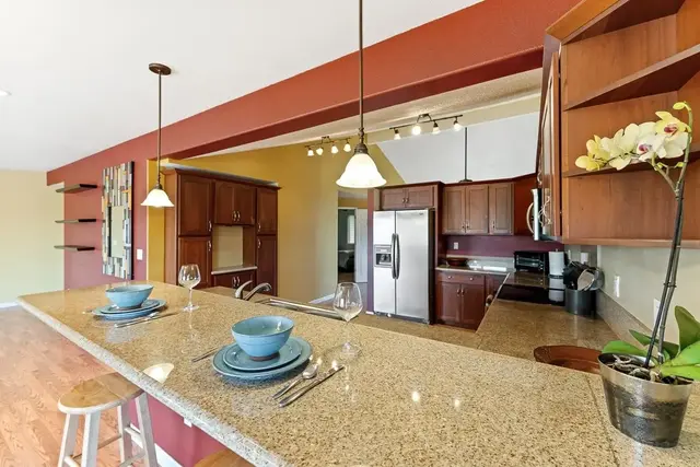 Listing Image for 405 Kaiolohia St 6 of 28