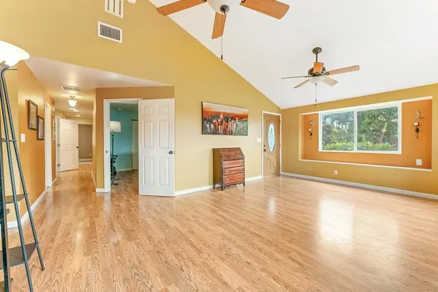 Listing Image for 405 Kaiolohia St 8 of 28