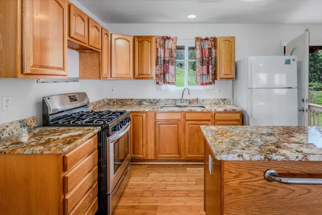 Listing Image for 303 Pueo Dr 10 of 32
