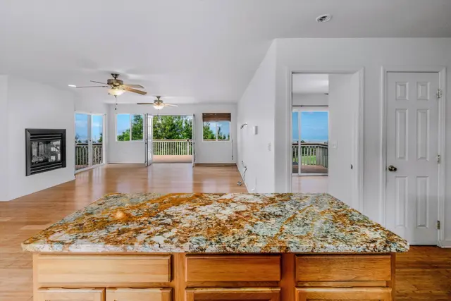 Listing Image for 303 Pueo Dr 8 of 32
