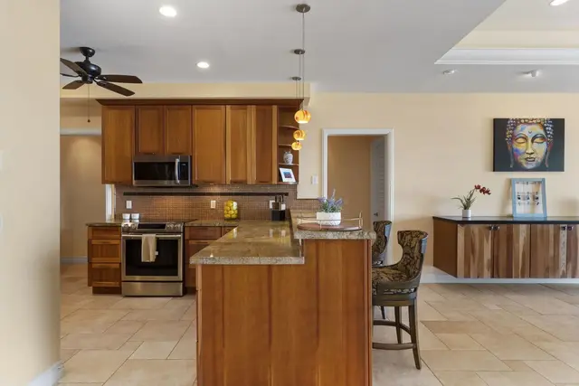 Listing Image for 21 Kaulua Pl 11 of 47