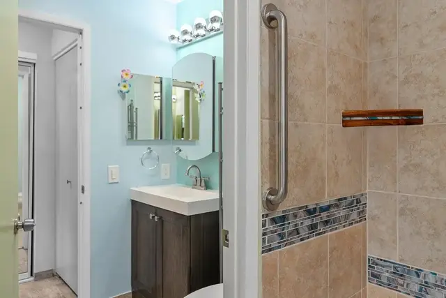 Listing Image for 480 Kenolio Rd 2-202 33 of 50