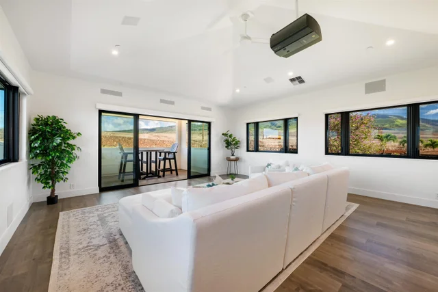 Listing Image for 804 Anapuni Loop 31 of 49