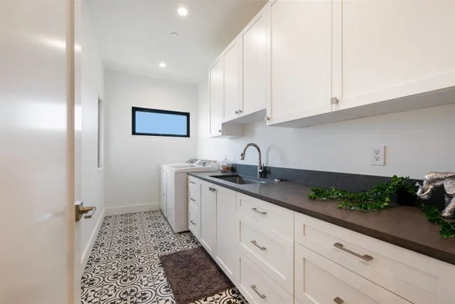 Listing Image for 804 Anapuni Loop 41 of 49