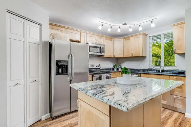 Listing Image for 140 Uwapo Rd 15-204 6 of 23