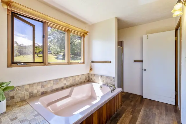 Listing Image for 180 Makana Rd 18 of 43