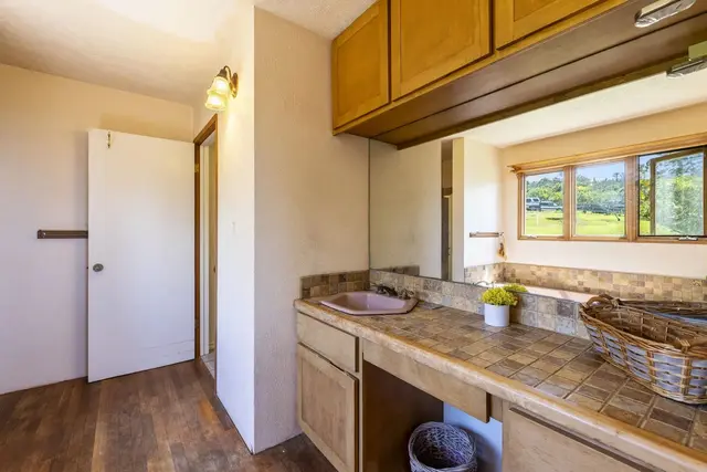 Listing Image for 180 Makana Rd 20 of 43
