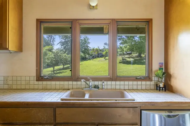 Listing Image for 180 Makana Rd 21 of 43