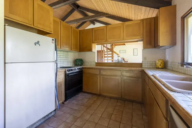 Listing Image for 180 Makana Rd 23 of 43