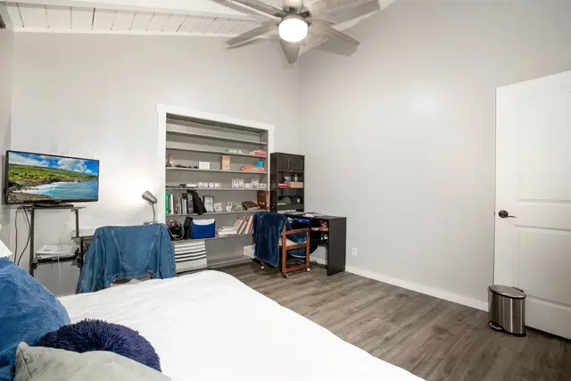 Listing Image for 98 Mahola St 16 of 45