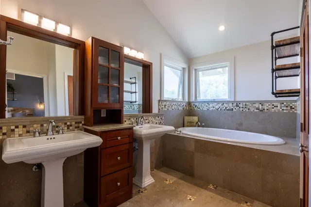 Listing Image for 47 Hua Nui Way 27 of 44