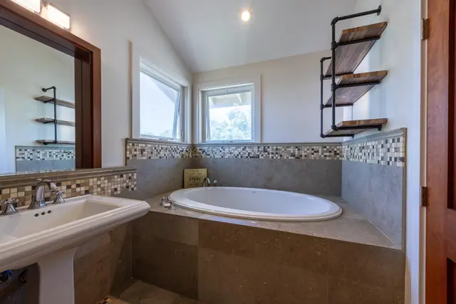 Listing Image for 47 Hua Nui Way 28 of 44