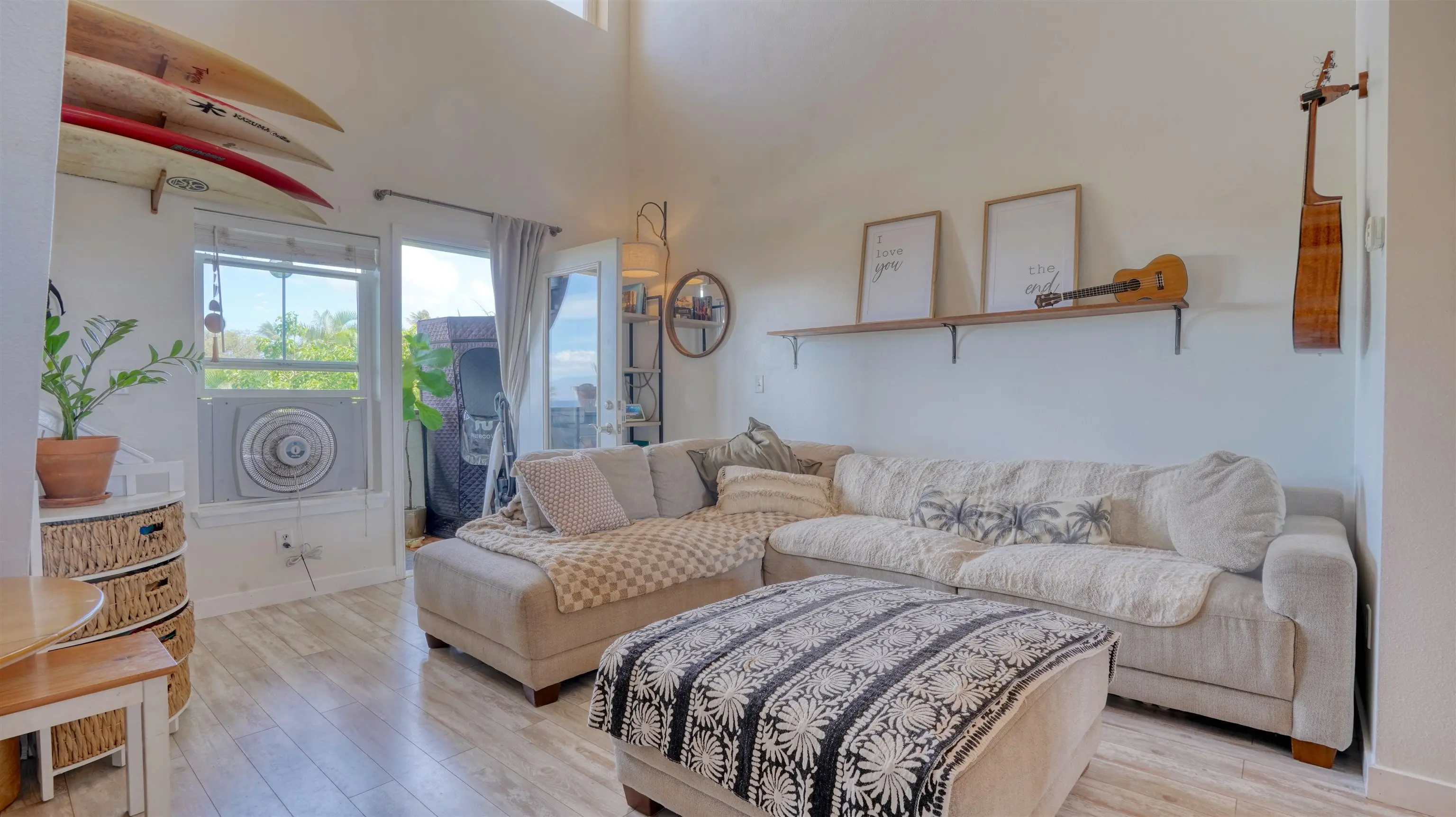 Photo of Listing #407144