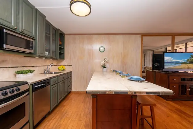 Listing Image for 30 Hauoli St 104 33 of 46